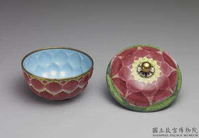 图片[2]-Copper lidded bowl with lotuses in painted enamels, Qing dynasty, Kangxi reign (1662-1722)-China Archive